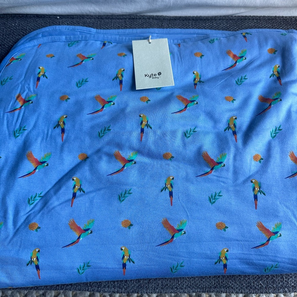 NWT Kyte Baby Macaw Toddler Blanket 1.0 TOG